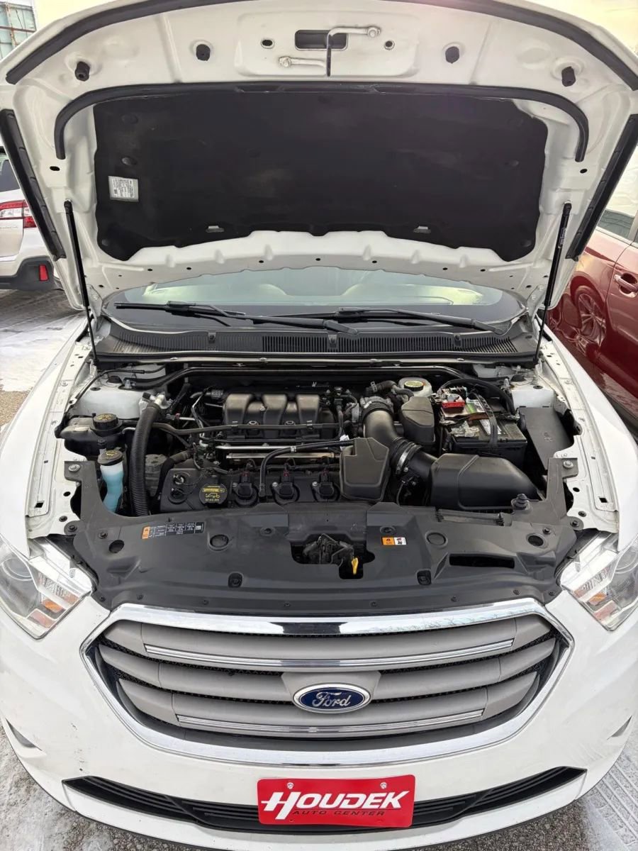 Used 2014 Ford Taurus SEL w/ Equipment Group 201A FWD image 23