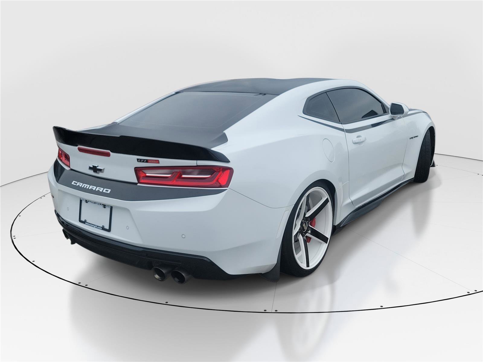 Used 2018 Chevrolet Camaro SS image 4