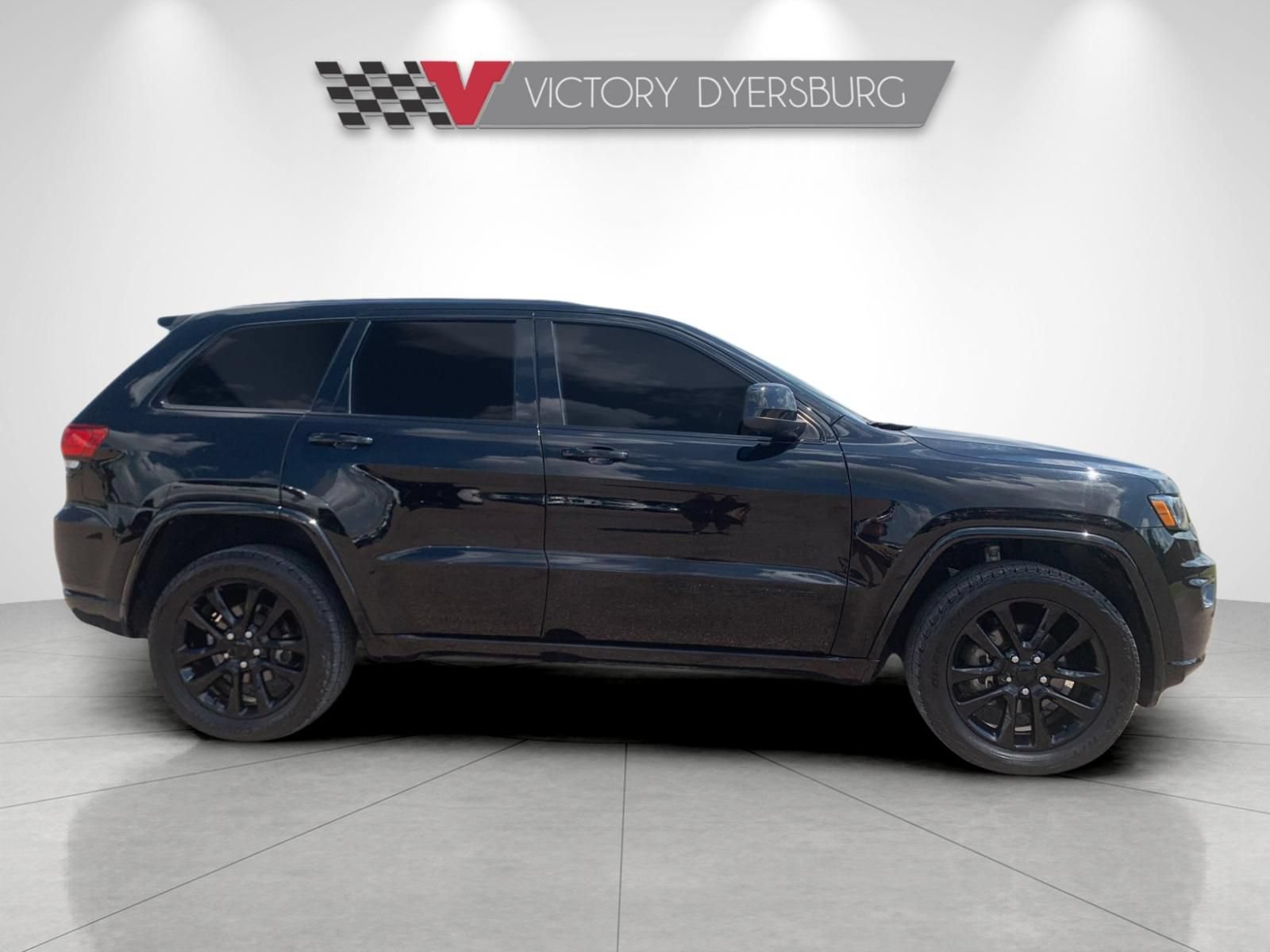 Used 2020 Jeep Grand Cherokee Altitude AWD/4WD image 3