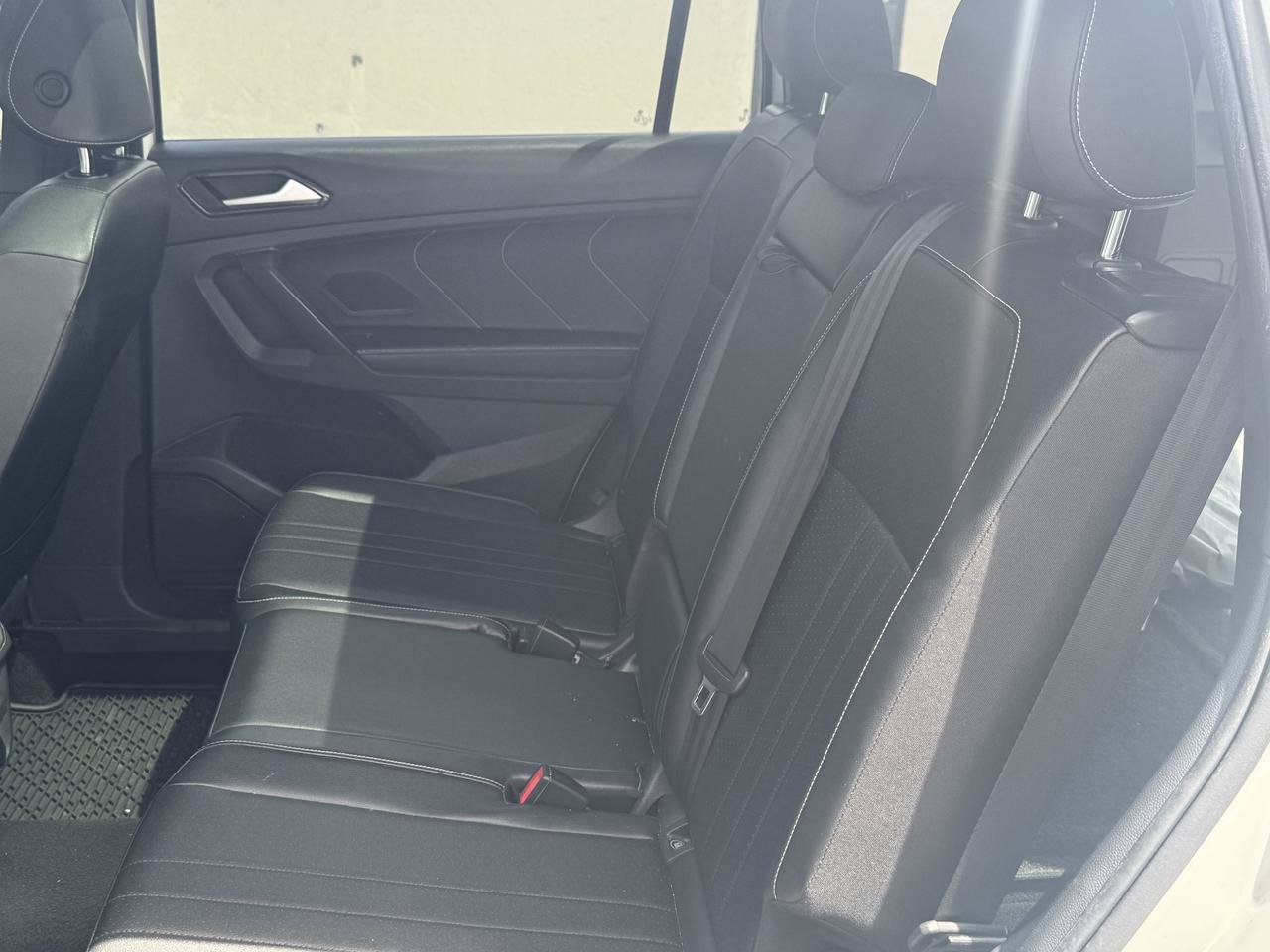 Used 2023 Volkswagen Tiguan SE R-Line FWD image 9