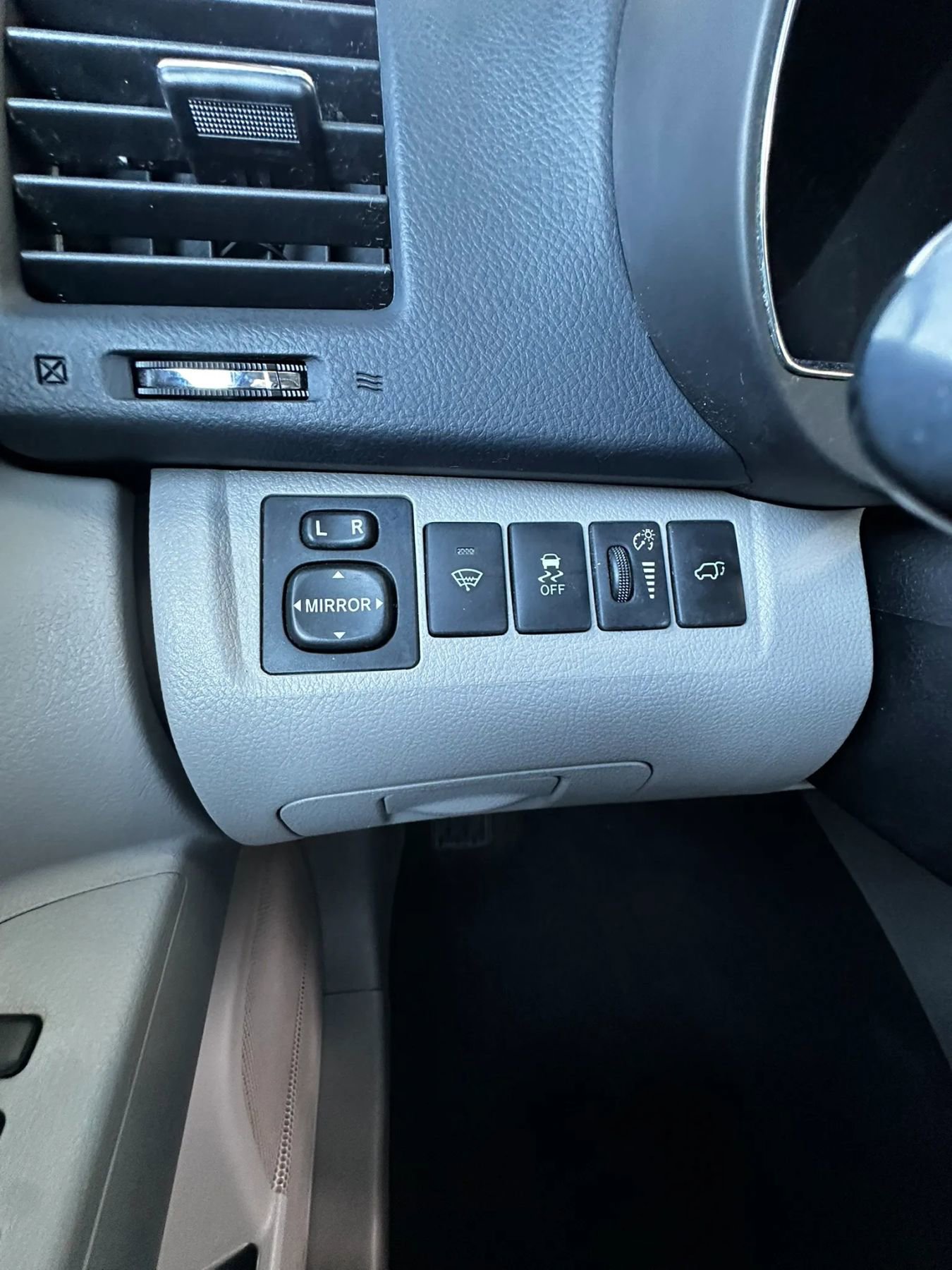Used 2013 Toyota Highlander SE FWD image 31