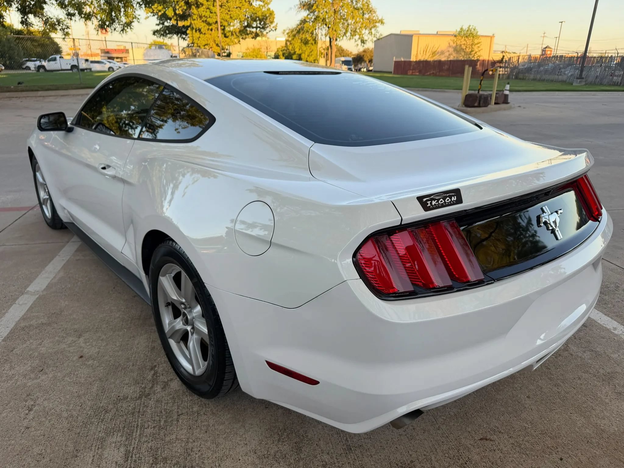 Used 2016 Ford Mustang Coupe RWD image 8