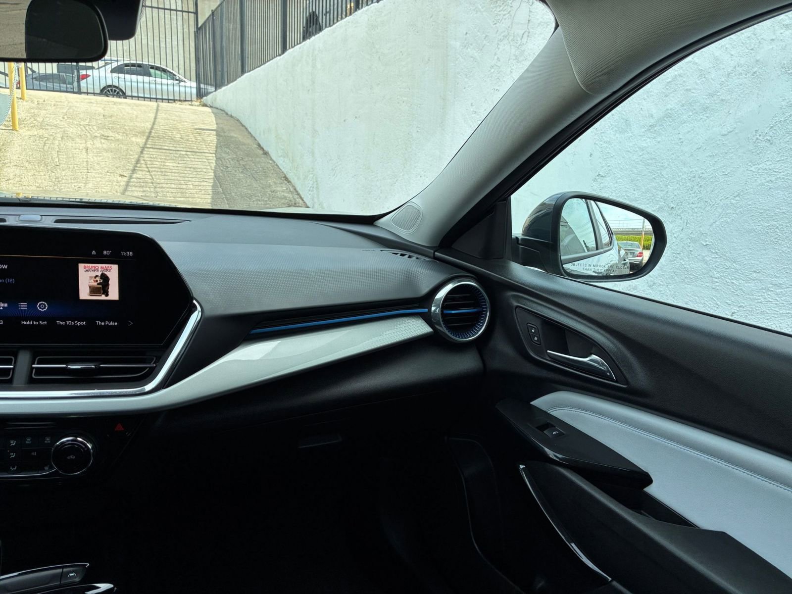 Used 2025 Chevrolet Trax LT w/ LT Convenience Package image 34