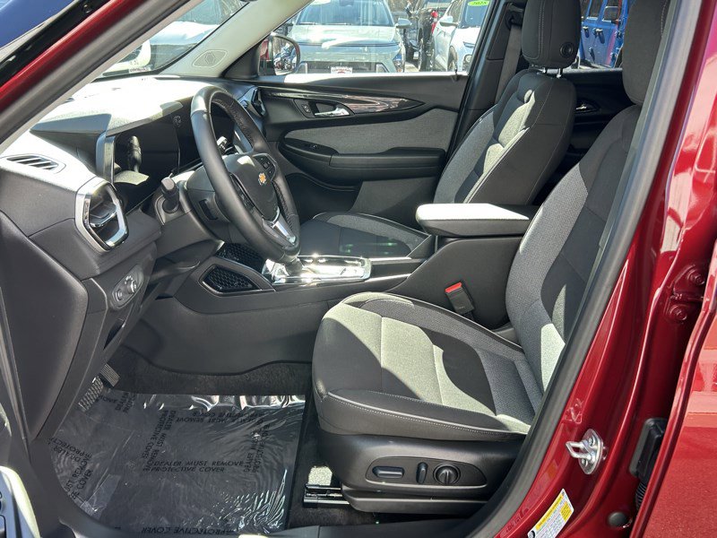 Used 2025 Chevrolet TrailBlazer LT w/ Convenience Package AWD/4WD image 18