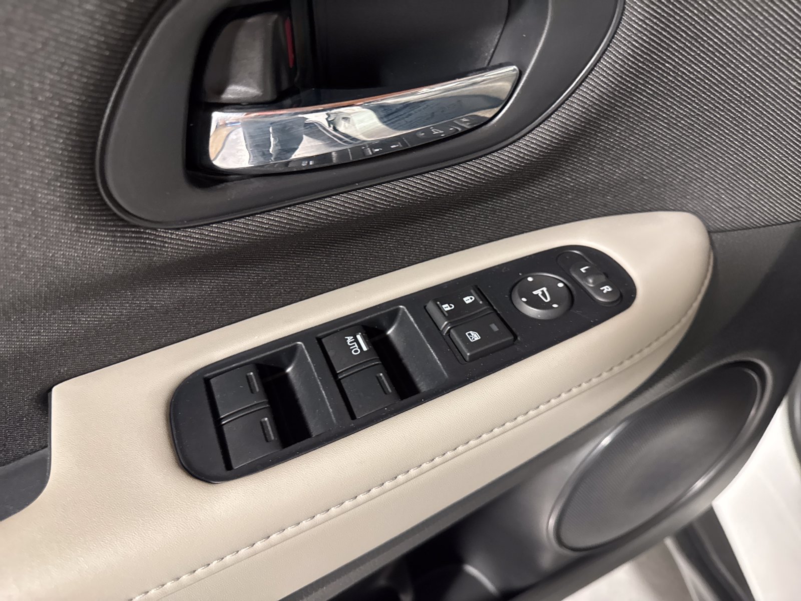Used 2019 Honda HR-V LX image 12