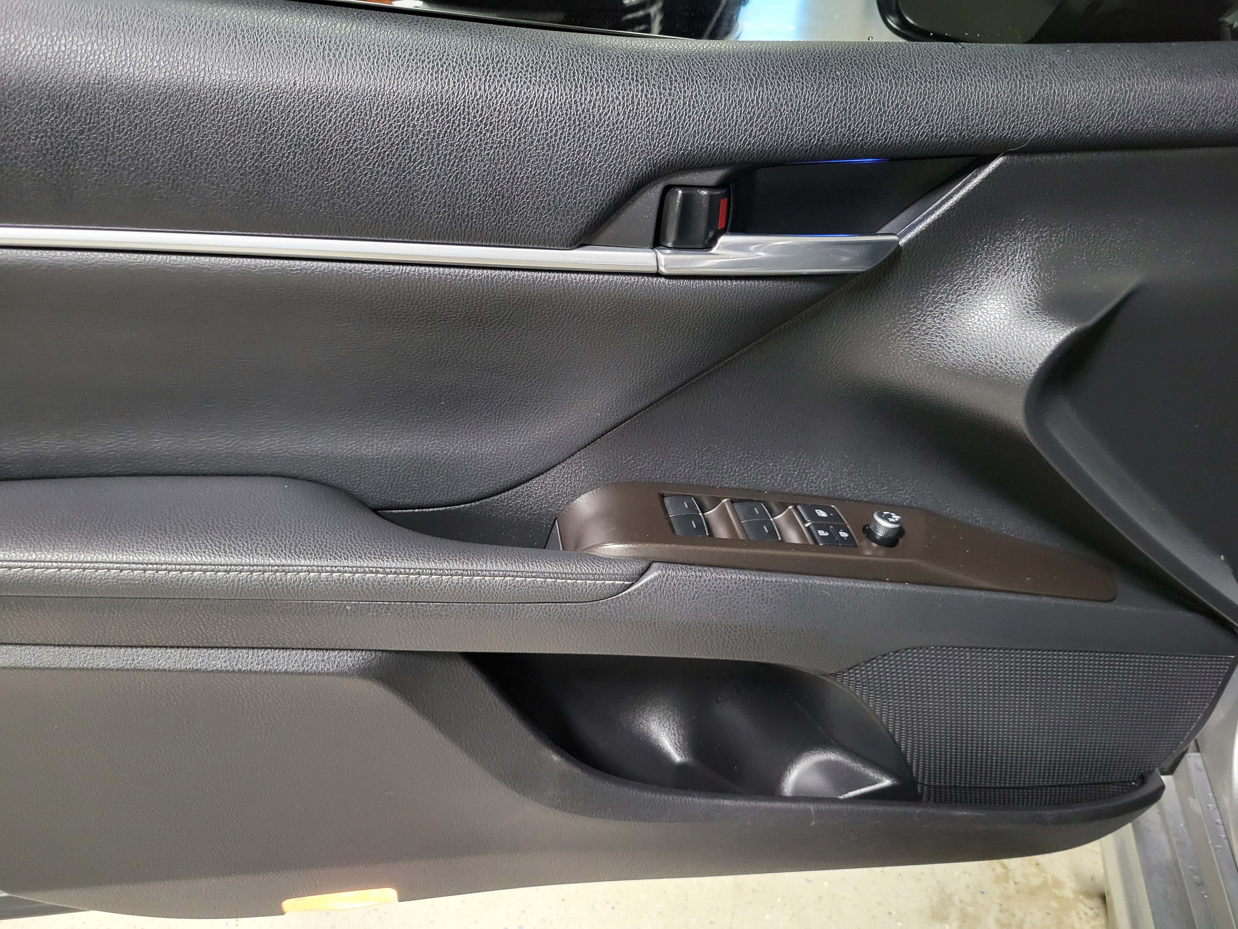 Used 2022 Toyota Camry XSE FWD image 18