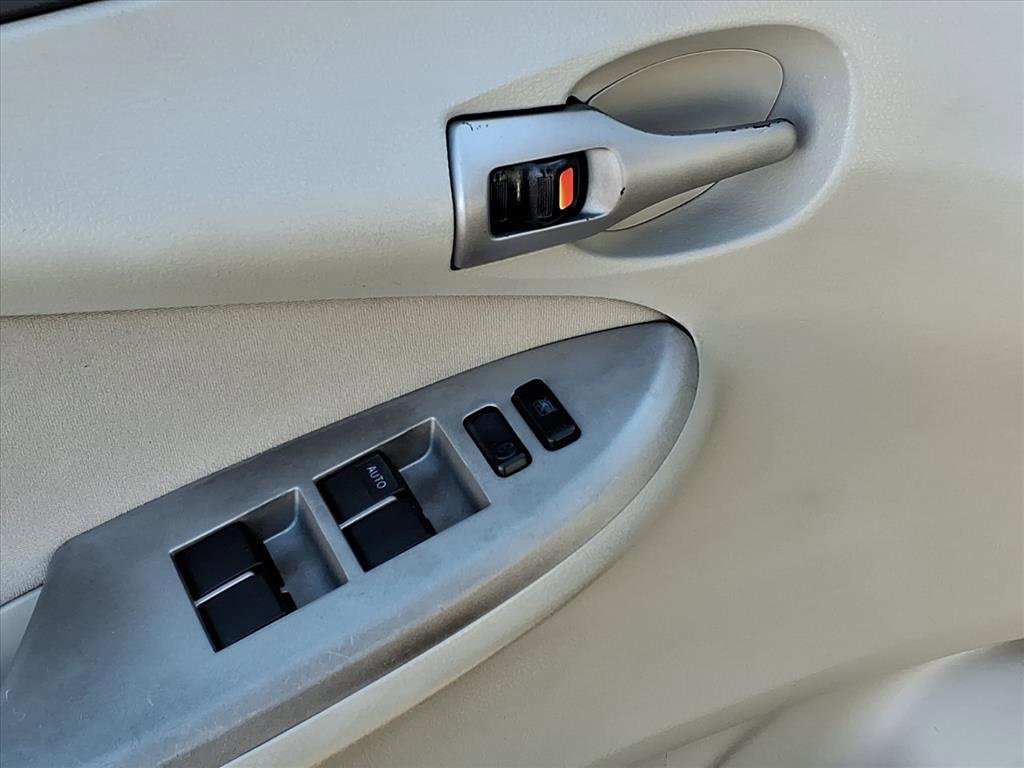 Used 2010 Toyota Corolla LE image 4