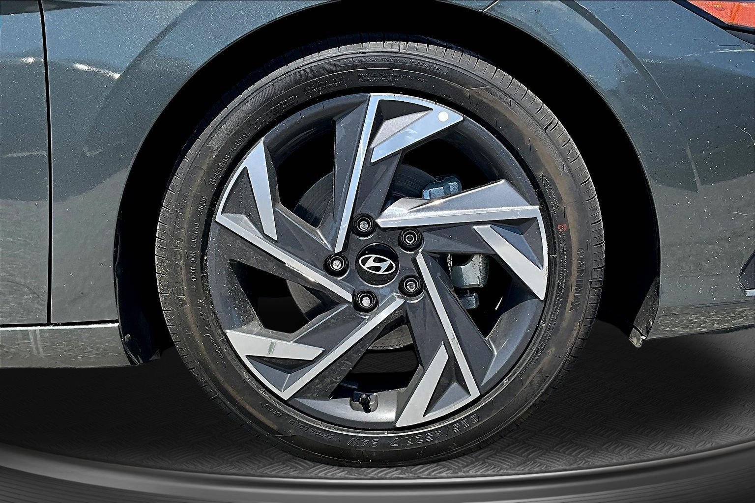 Used 2025 Hyundai Elantra Sport FWD image 32