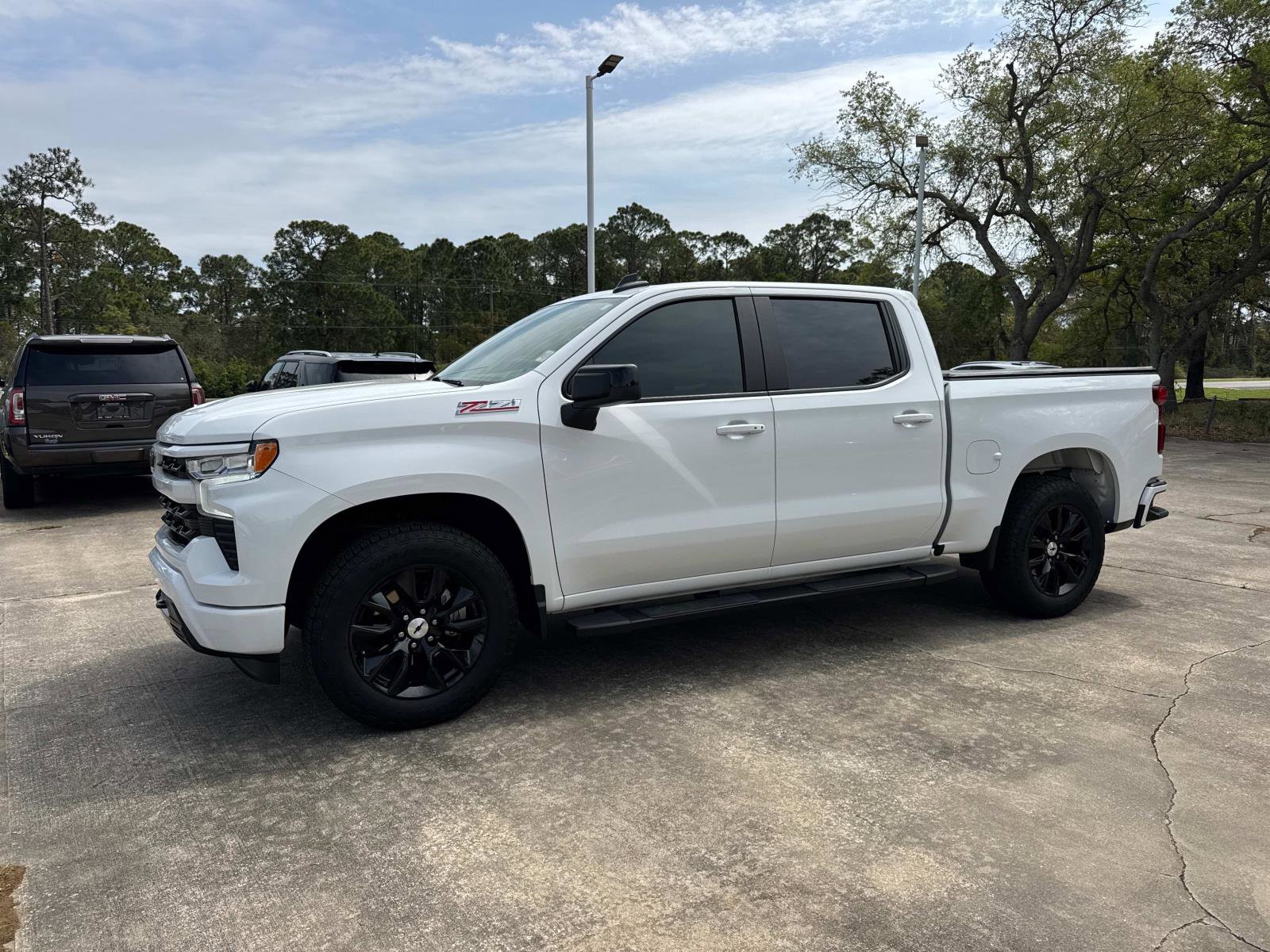 Used 2023 Chevrolet Silverado 1500 RST w/ Z71 Off-Road Package AWD/4WD image 7