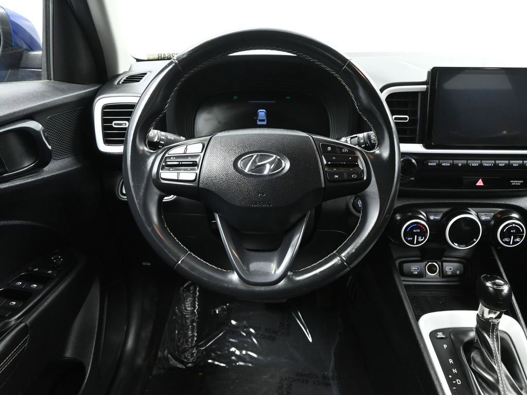 Used 2023 Hyundai Venue Limited w/ Cargo Package image 18