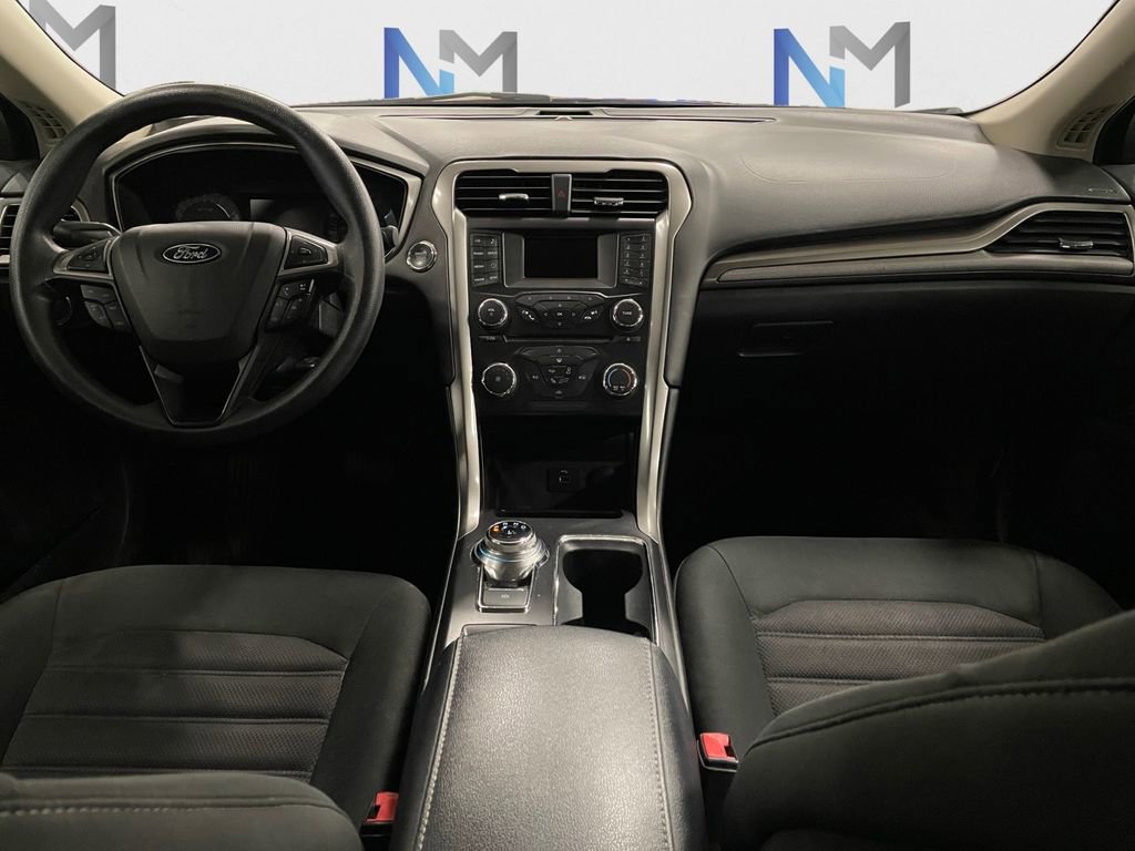 Used 2017 Ford Fusion SE FWD image 10