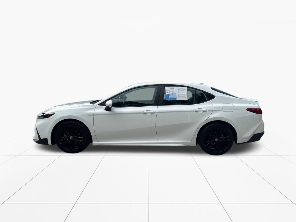 Used 2025 Toyota Camry SE FWD video 4