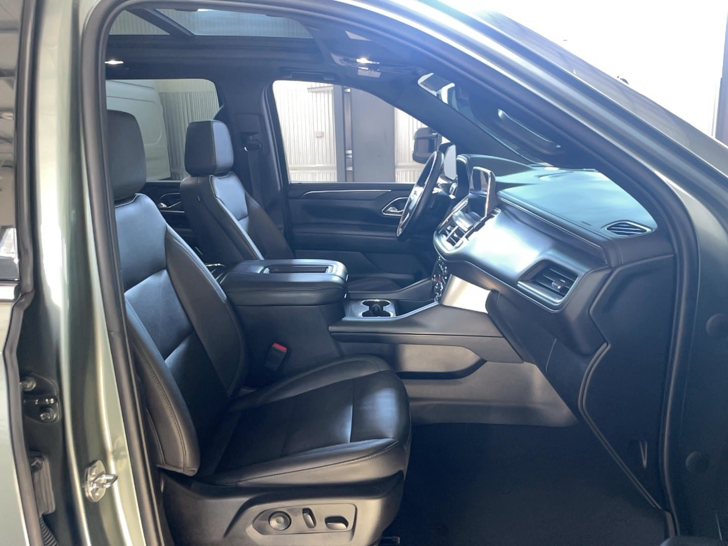 Used 2023 Chevrolet Tahoe LT w/ LT Signature Plus Package AWD/4WD image 21