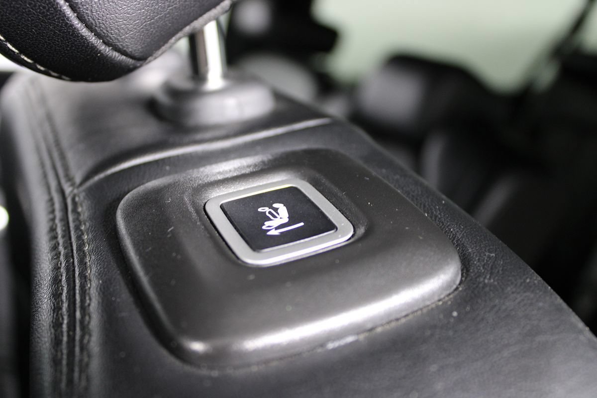 Used 2024 Jeep Wagoneer L Series II RWD image 25