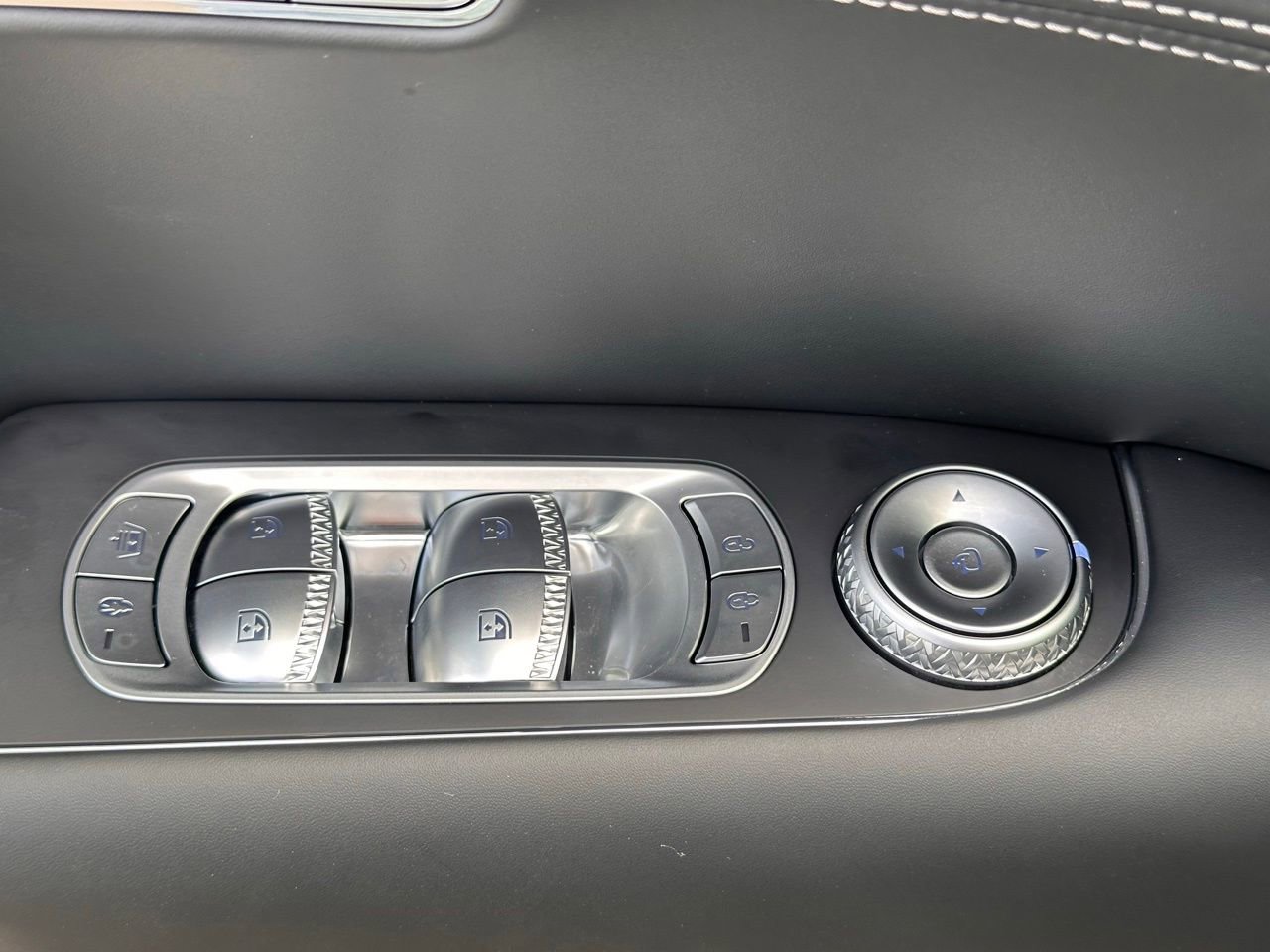 Used 2025 Genesis G90 3.5T image 28