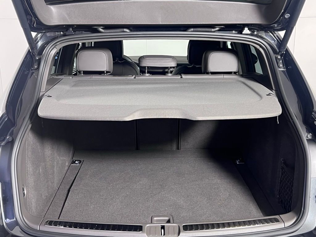 Certified 2025 Porsche Macan image 17