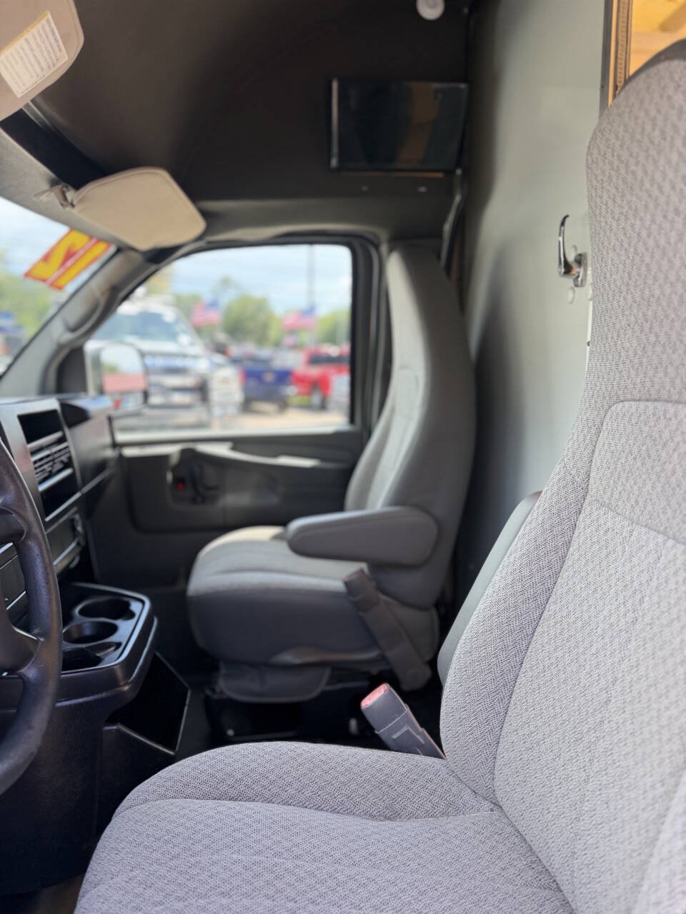 Used 2012 Chevrolet Express 3500 RWD image 25