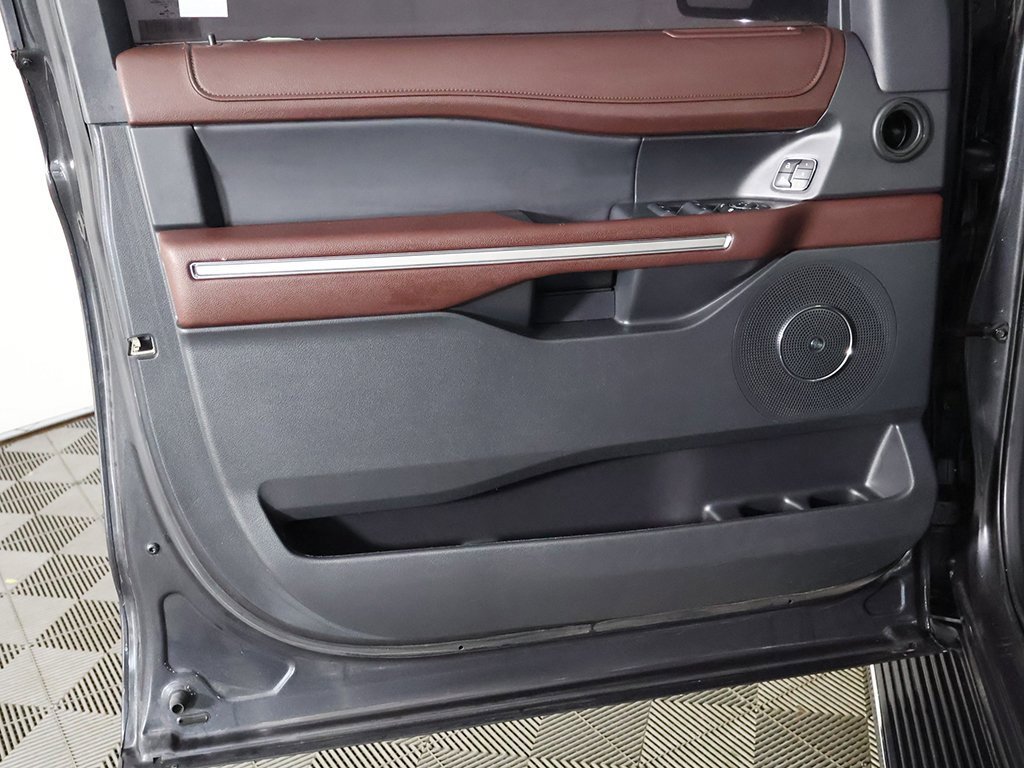 Used 2022 Ford Expedition Limited image 29