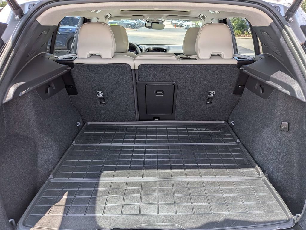 Certified 2023 Volvo XC40 B5 Ultimate w/ Climate Package AWD/4WD image 15