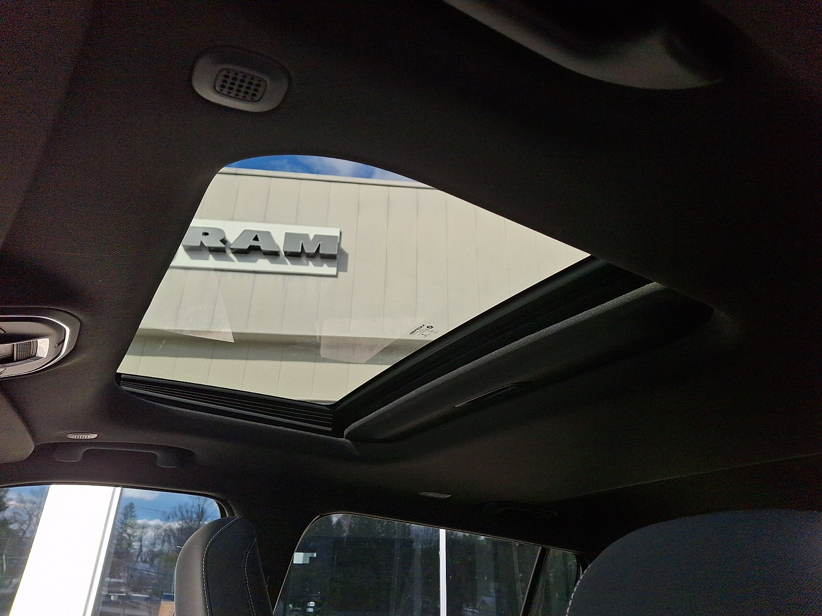 New 2026 Jeep Grand Cherokee L 4WD image 10