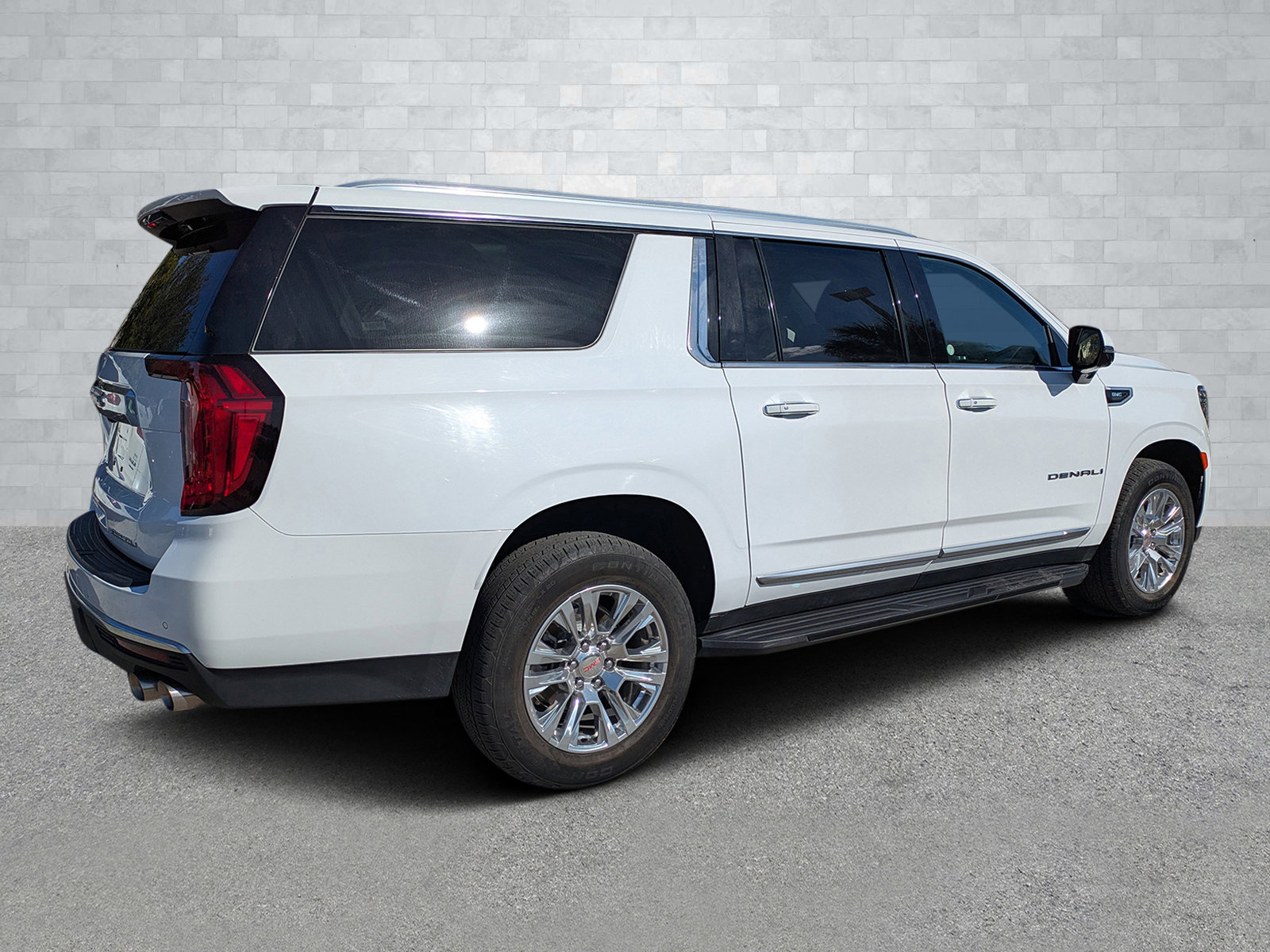 Used 2024 GMC Yukon XL Denali image 5