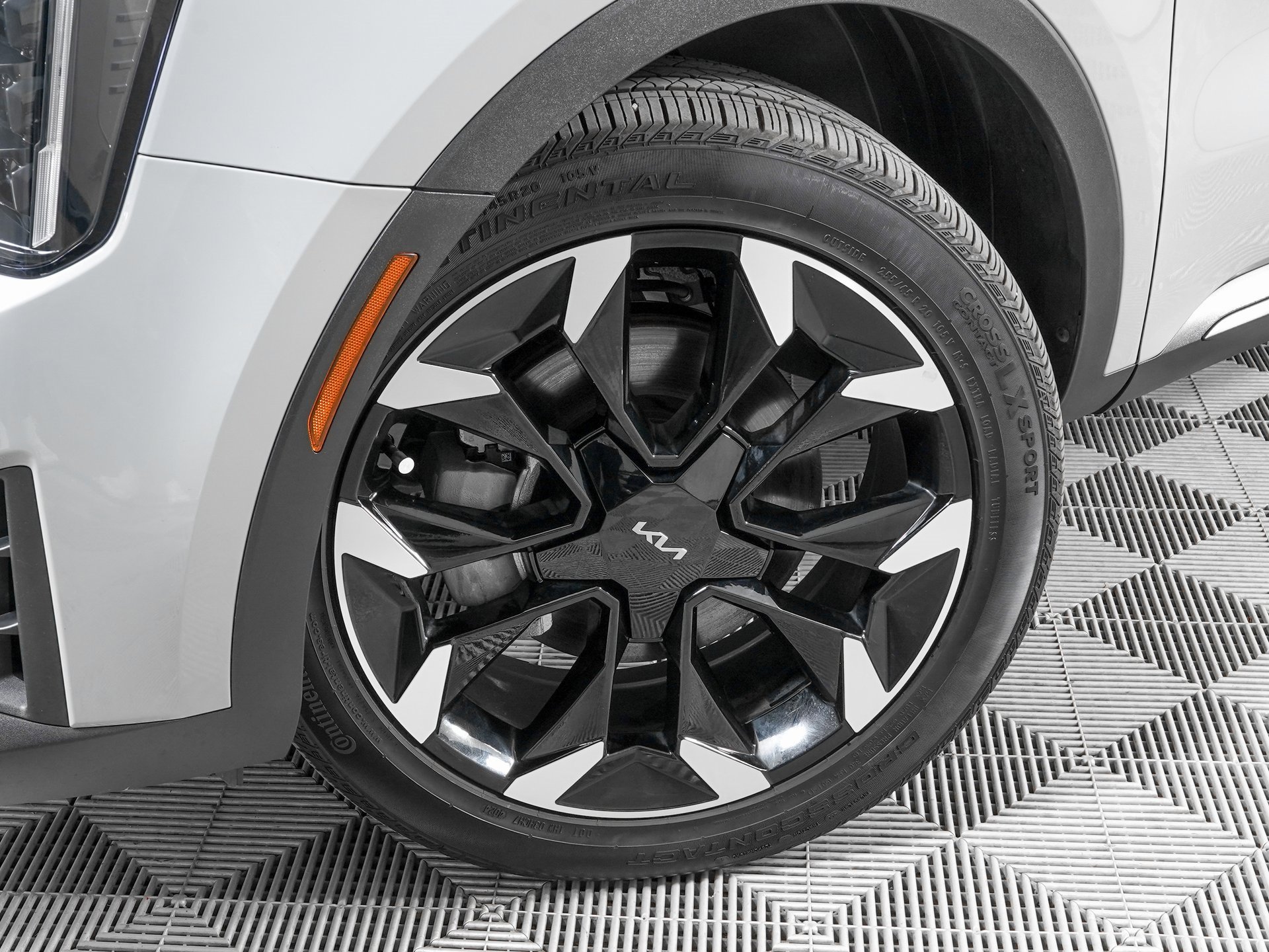 Used 2025 Kia Sorento EX image 31