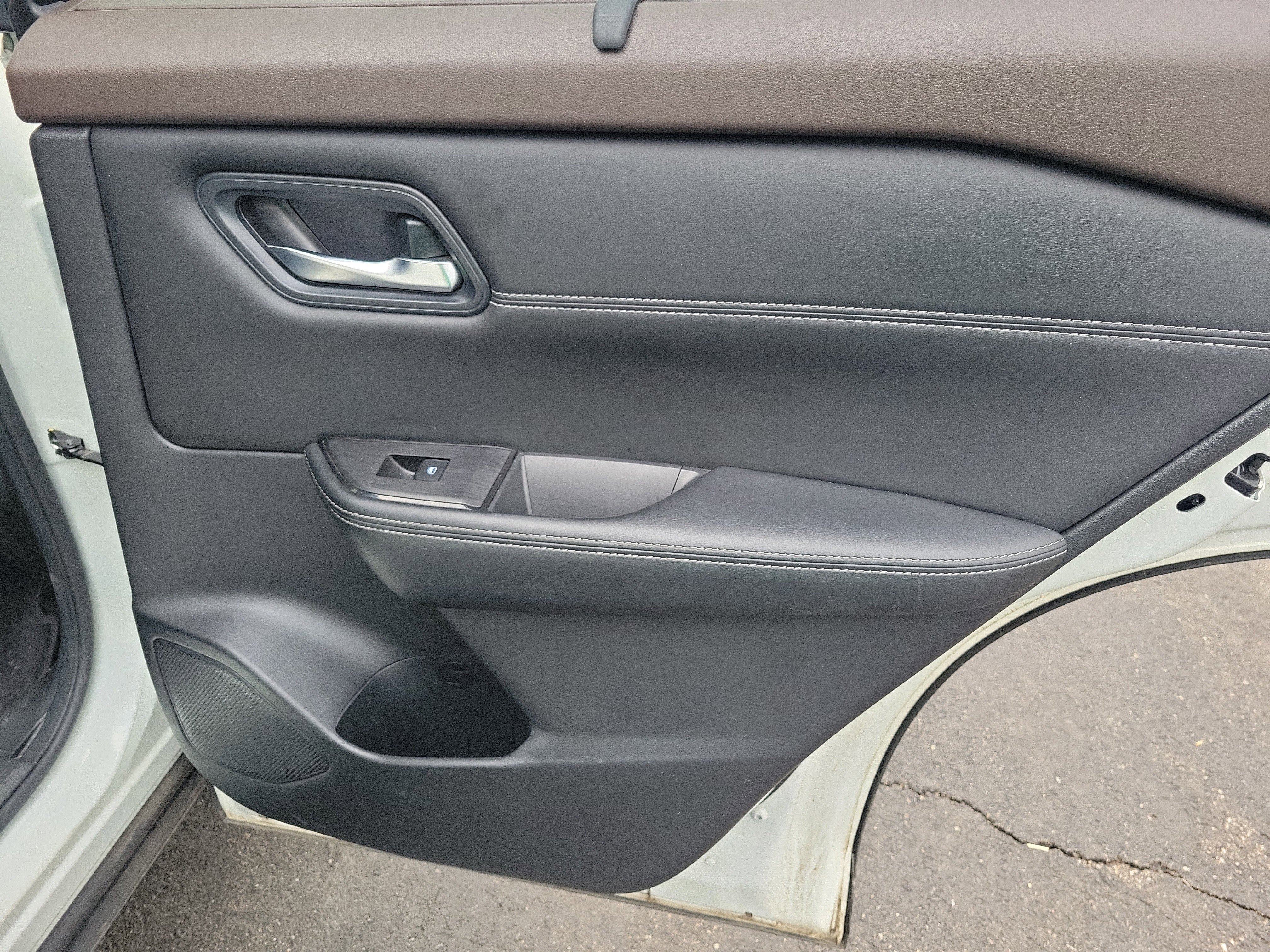 Used 2023 Nissan Rogue SV w/ SV Premium Package image 28