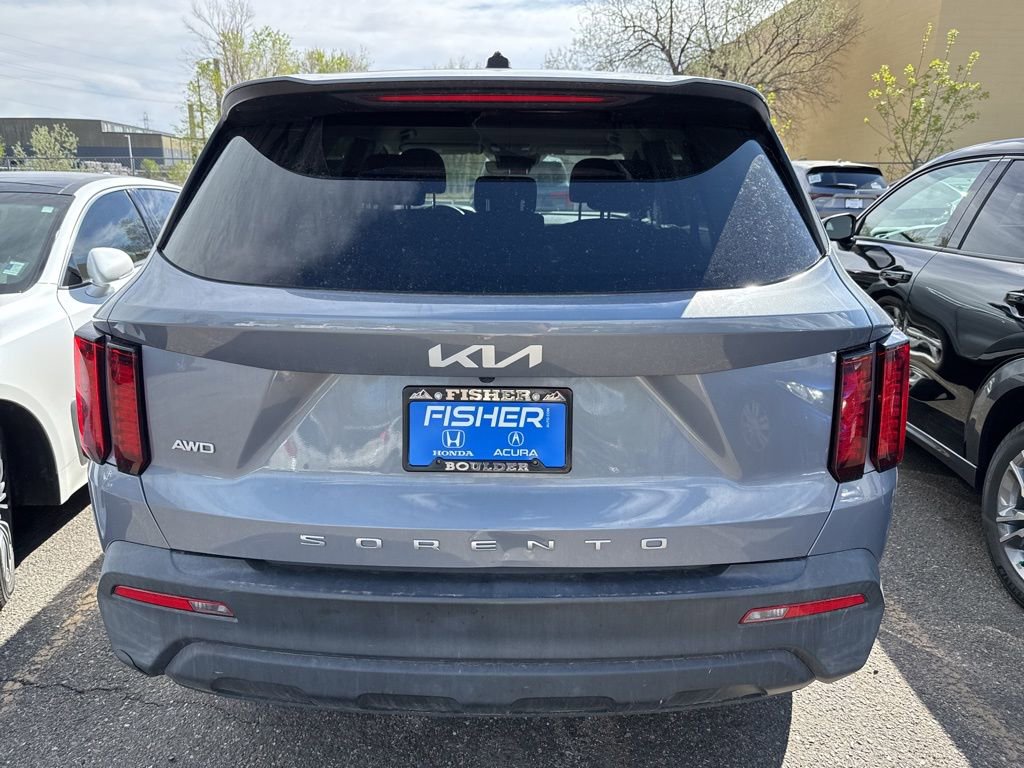Used 2022 Kia Sorento LX image 3