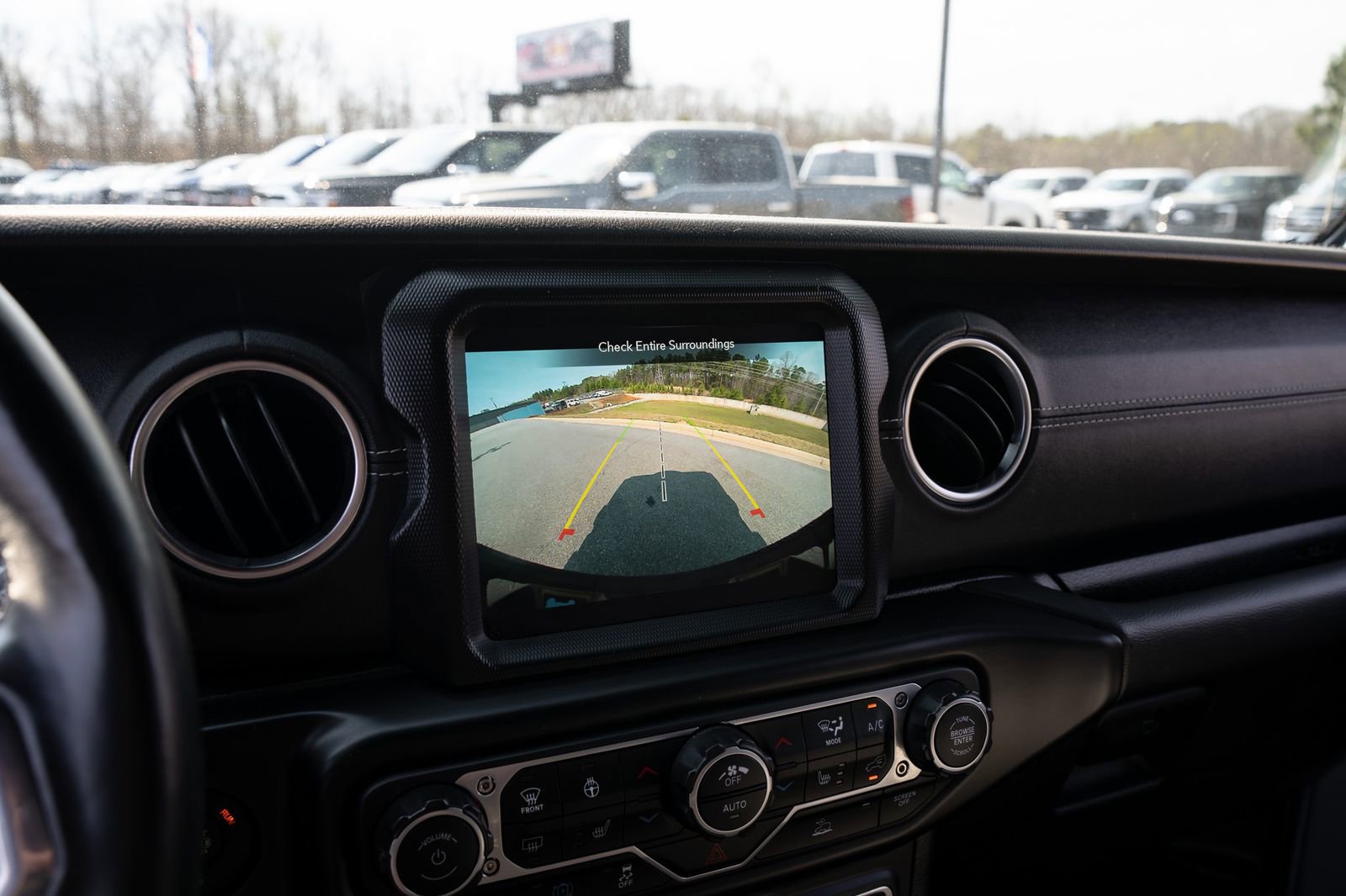 Used 2023 Jeep Wrangler Unlimited Sahara w/ Cold Weather Group image 24