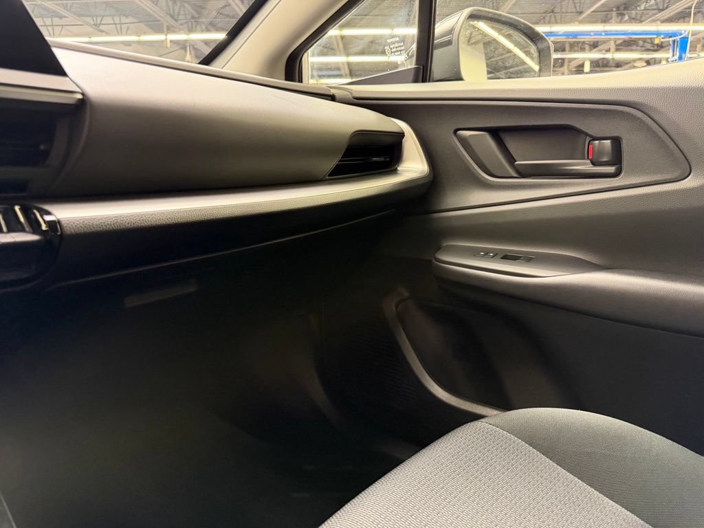 Used 2025 Toyota Prius LE FWD image 25