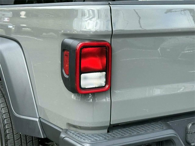 Used 2023 Jeep Gladiator Sport image 10