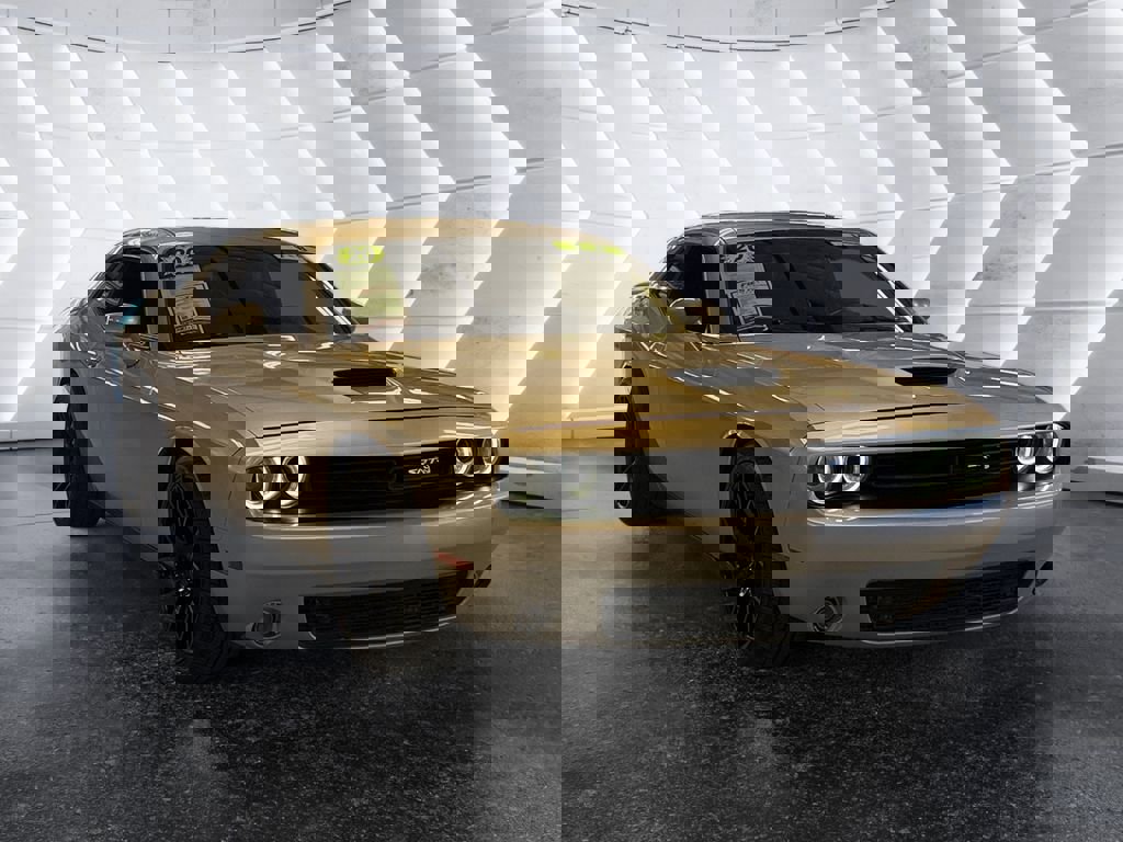 Used 2020 Dodge Challenger R/T image 1