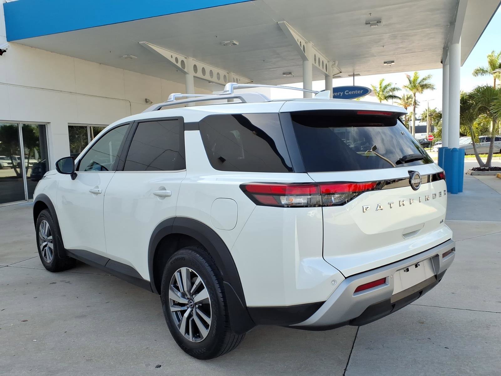 Used 2023 Nissan Pathfinder SL FWD image 12