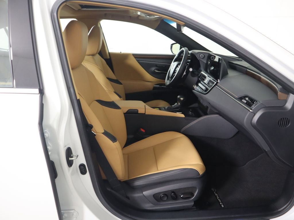 Certified 2025 Lexus ES 300h w/ Premium Package image 20