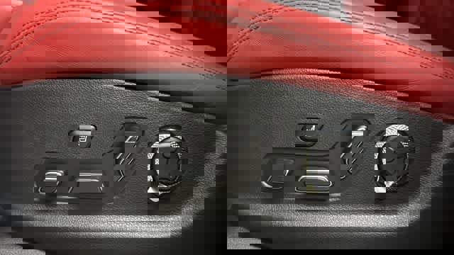 Used 2025 Genesis GV70 3.5T Sport w/ Sport Prestige Package AWD/4WD image 15