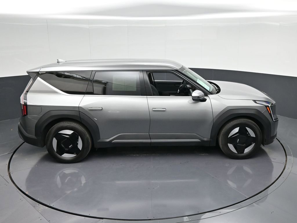 Used 2025 Kia EV9 Light image 30