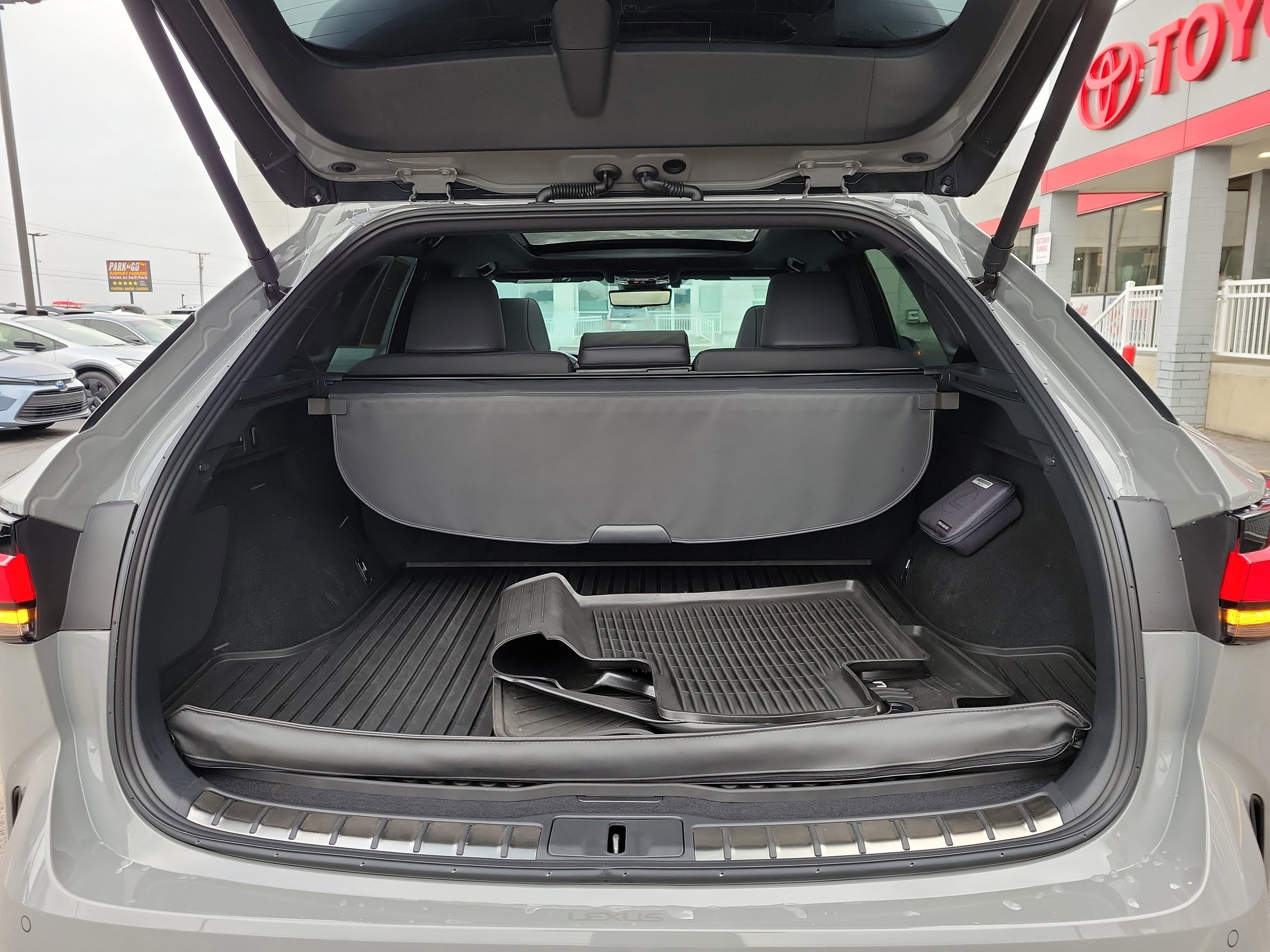 Used 2025 Lexus RX 500h F Sport image 8