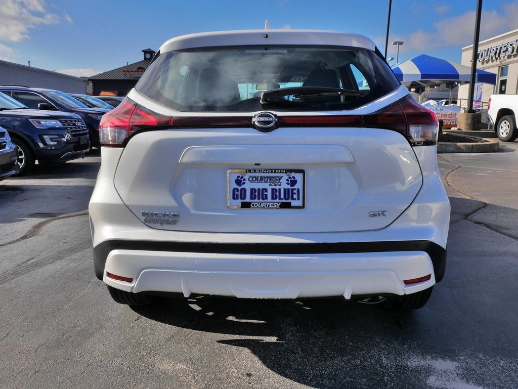 Used 2023 Nissan Kicks SR w/ SR Premium Package image 6