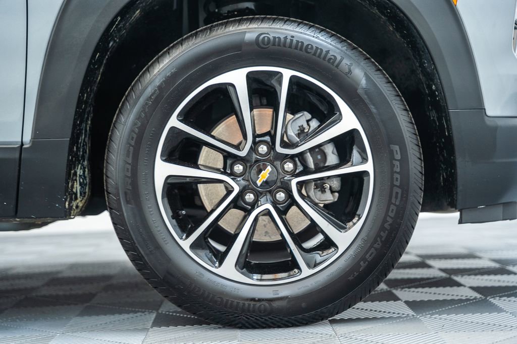 Used 2025 Chevrolet TrailBlazer LT w/ LT Cold Weather Package AWD/4WD image 16