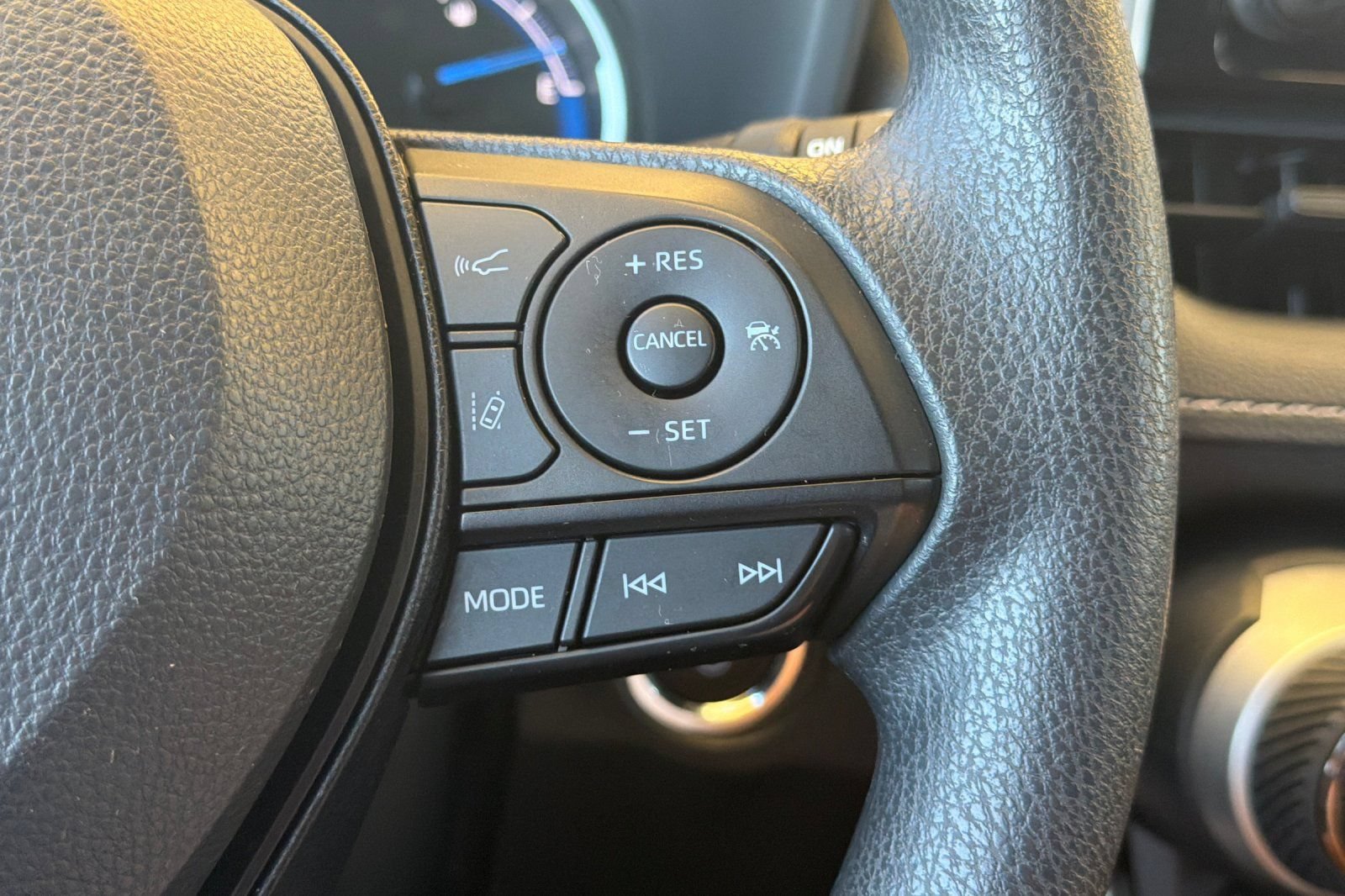 Used 2025 Toyota RAV4 XLE AWD/4WD image 28