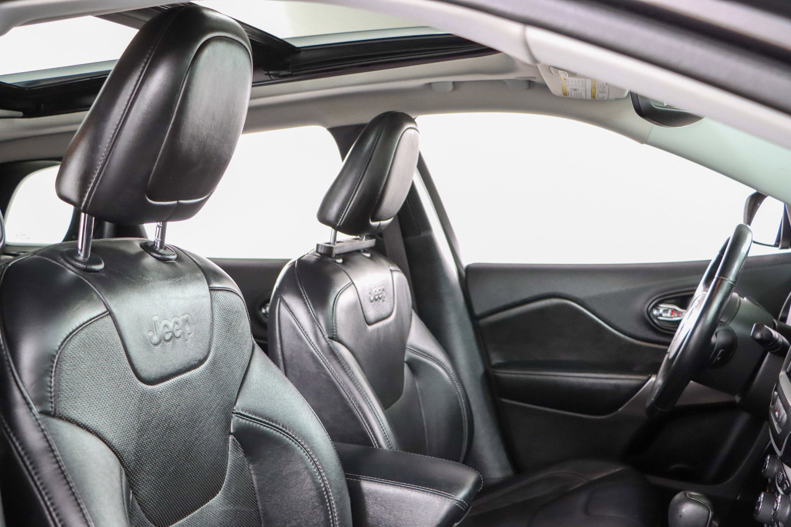 Used 2021 Jeep Cherokee Latitude Lux w/ Sun & Sound Group AWD/4WD image 27