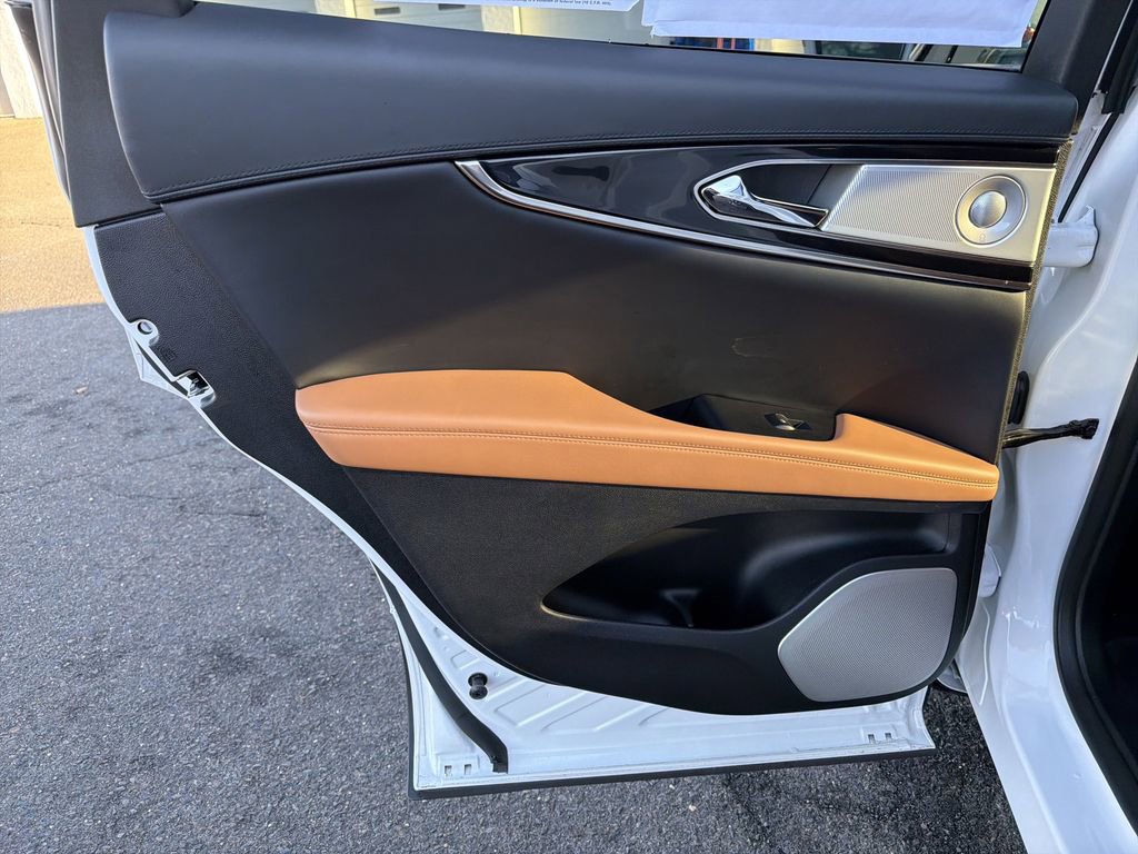 Certified 2022 Lincoln Nautilus Black Label image 12