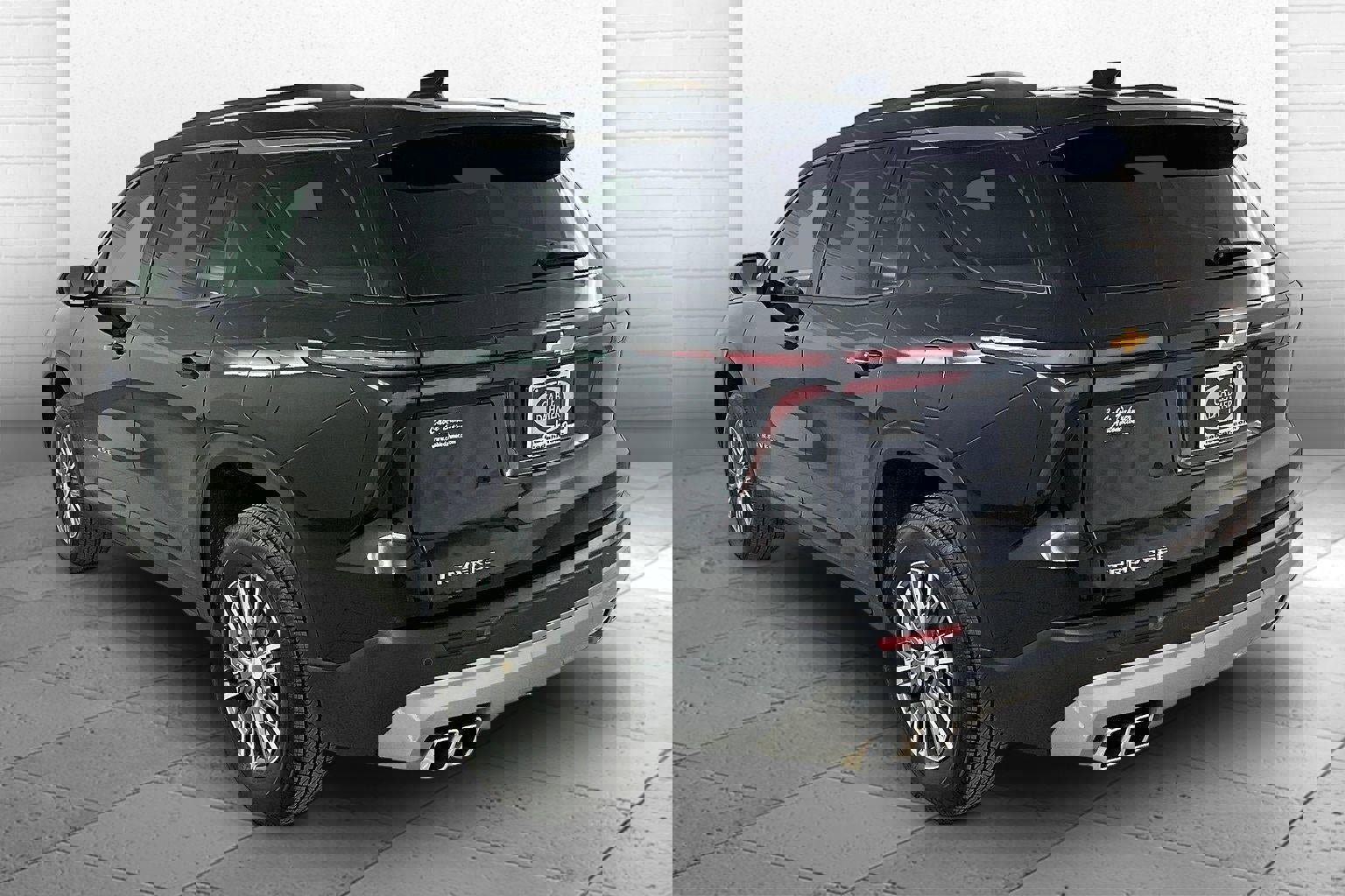 Used 2025 Chevrolet Traverse LT image 4