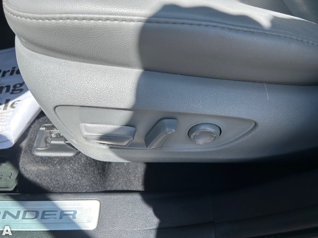 Used 2021 Toyota Highlander Limited AWD/4WD image 22