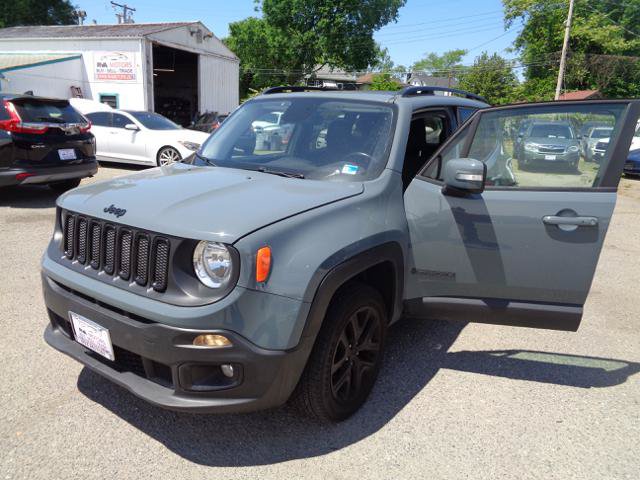 Used 2017 Jeep Renegade Altitude AWD/4WD image 38