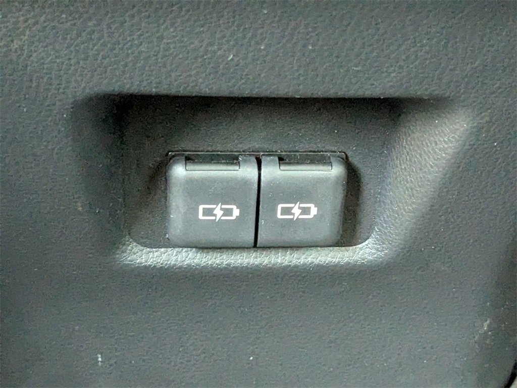 Used 2023 Toyota RAV4 Limited image 16