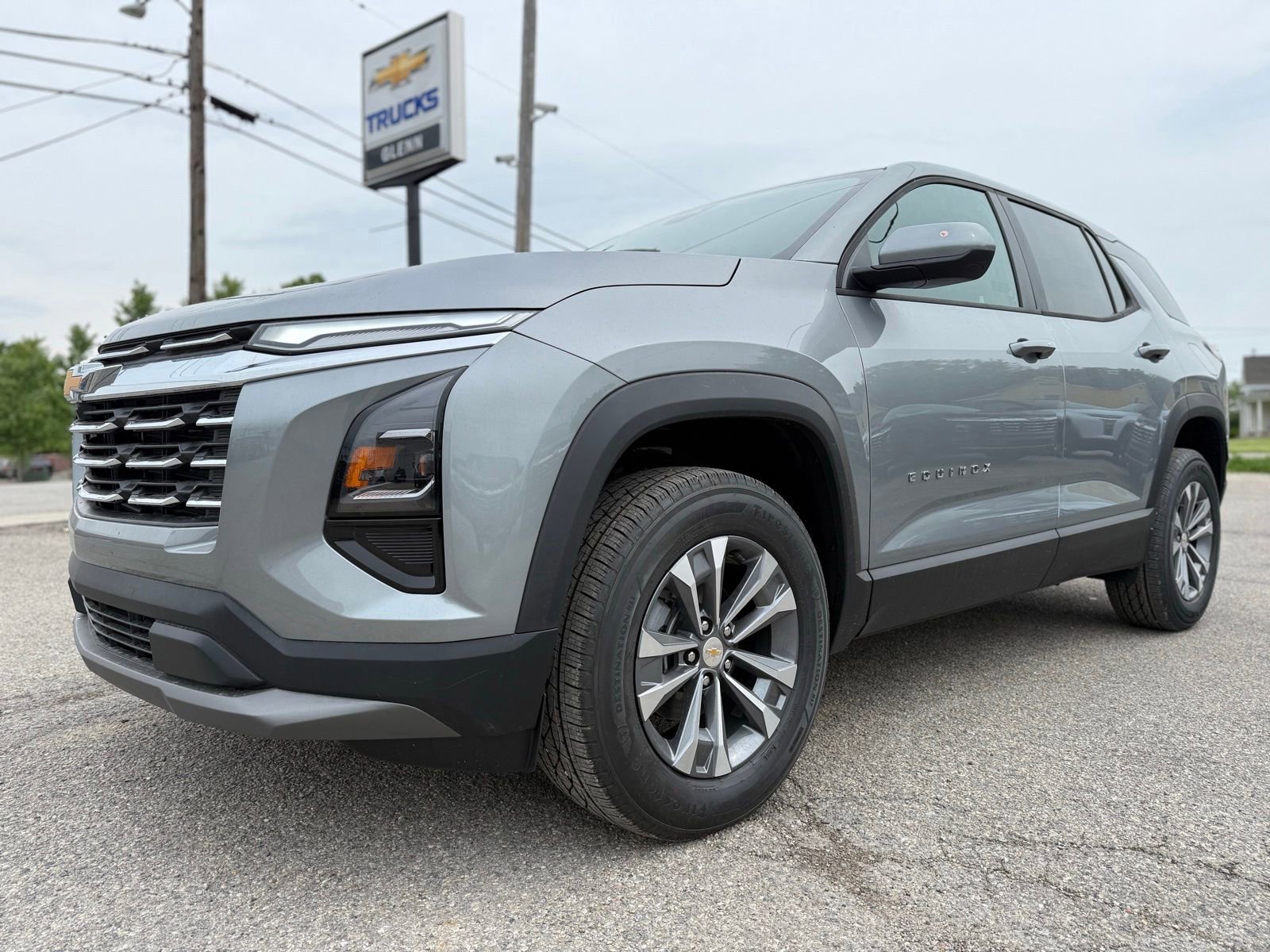 New 2026 Chevrolet Equinox LT FWD image 2