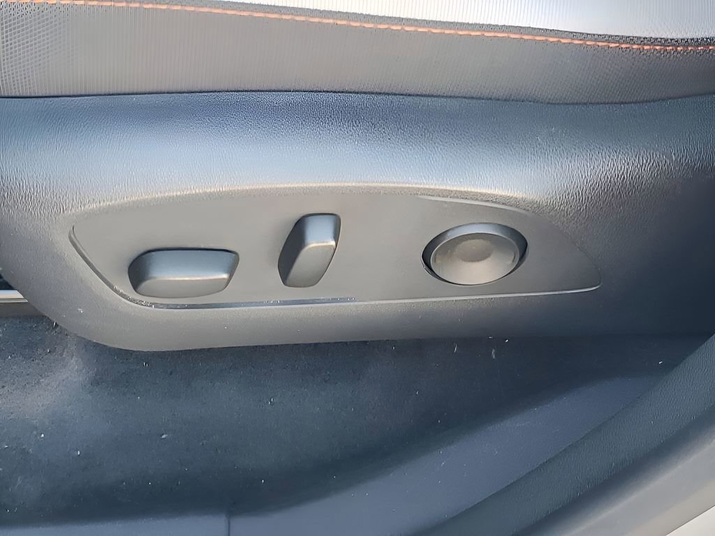 Used 2025 Chevrolet Traverse LT image 29