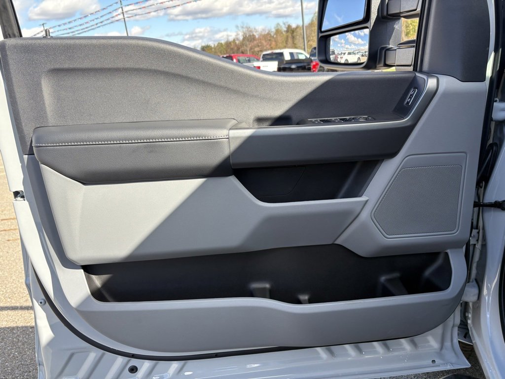 New 2026 Ford F350 XLT image 37