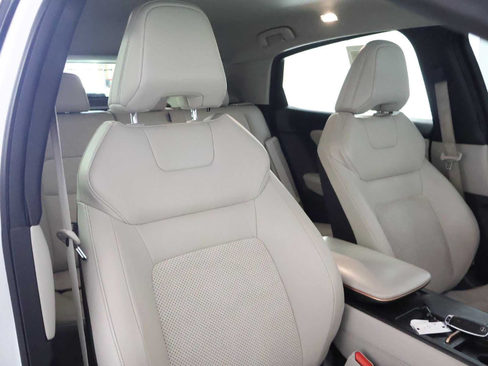 Used 2023 Nissan Ariya AWD image 42